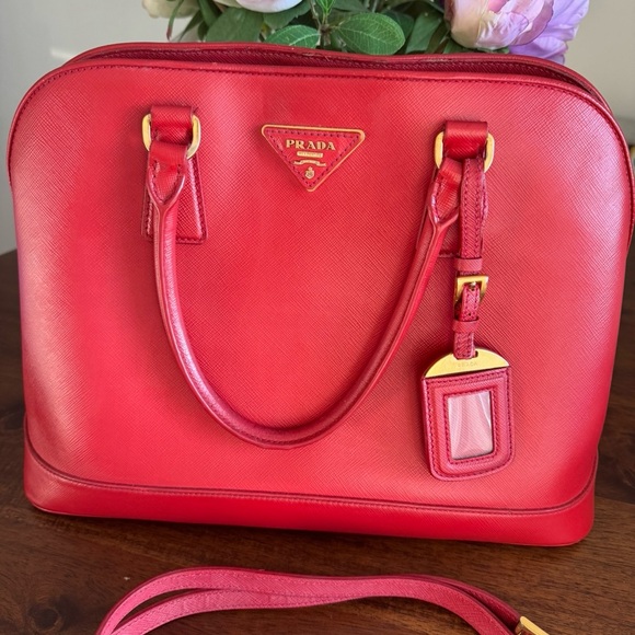 PRADA 😍
Medium Saffiano Lux Open Promenade Tote - Picture 7 of 7